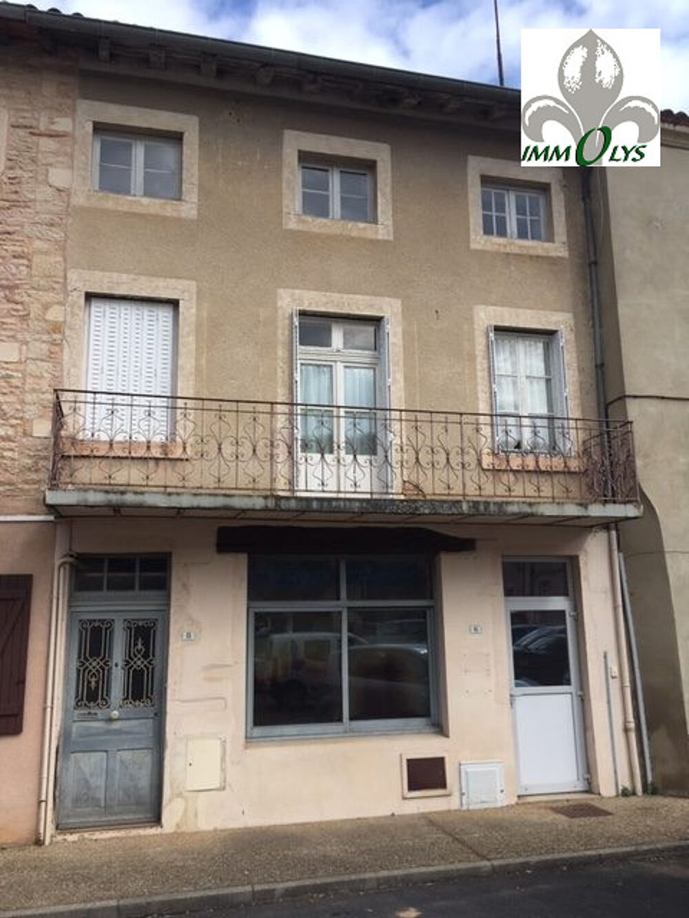   Lugny, place du Paquier local professionnel libre 