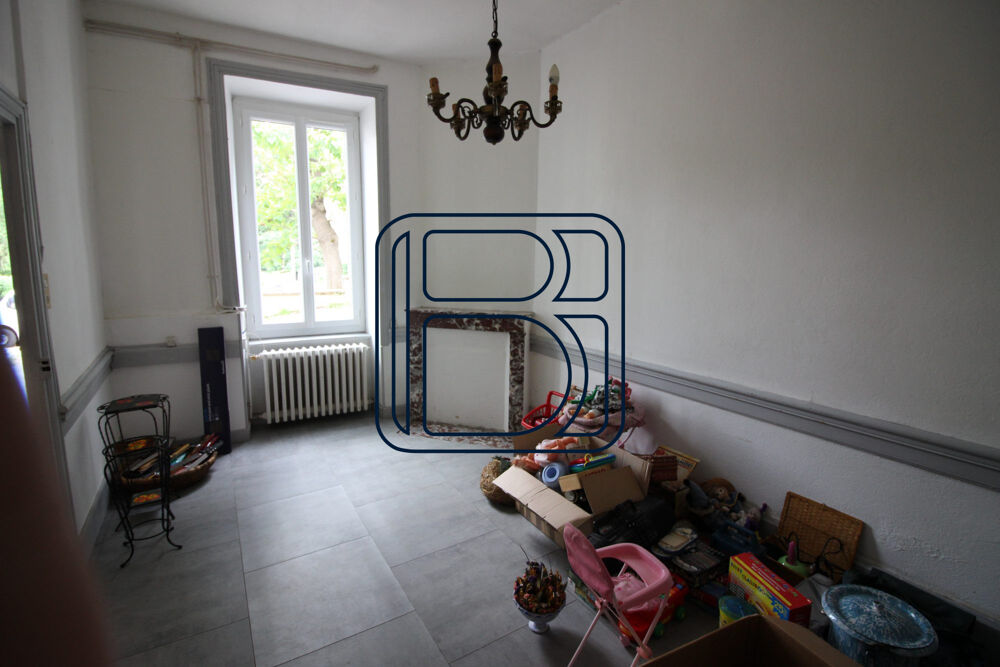 MAISON AVEC COUR D INTERIEUR A FORT POTENTIEL