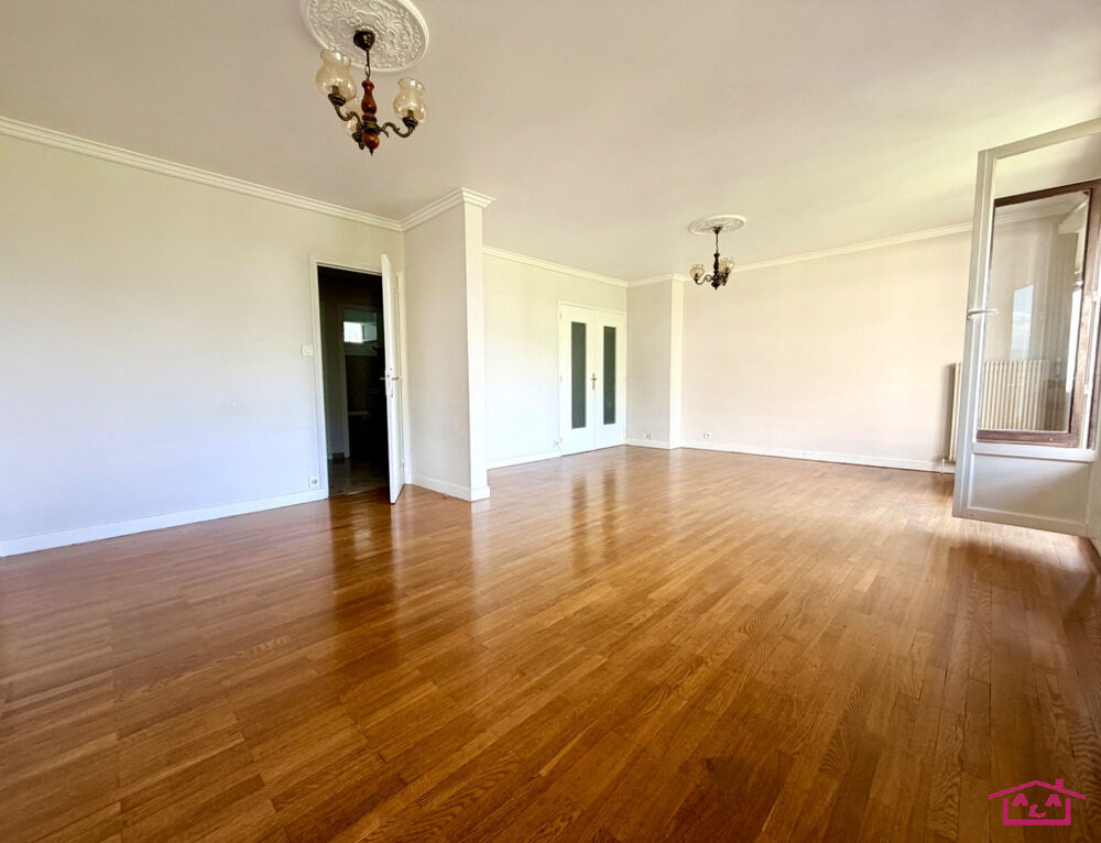 MEYLAN - GRAND APPARTEMENT DONNANT SUR PARC