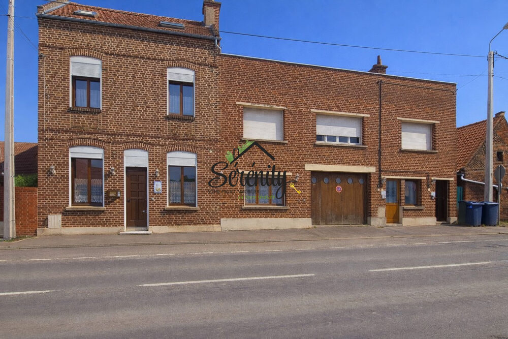 Immeuble avec 2 locataires et une maison
