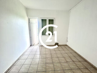  Appartement à louer 3 pièces 77 m²