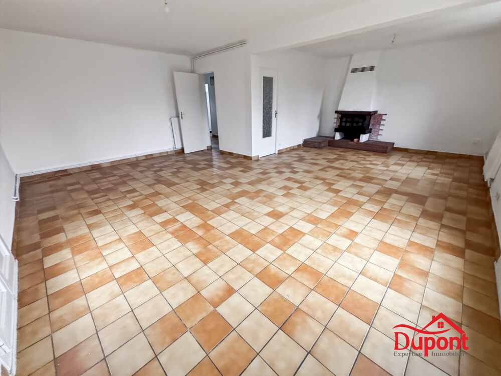 maison Warcq avec trois chambres garage et terrain