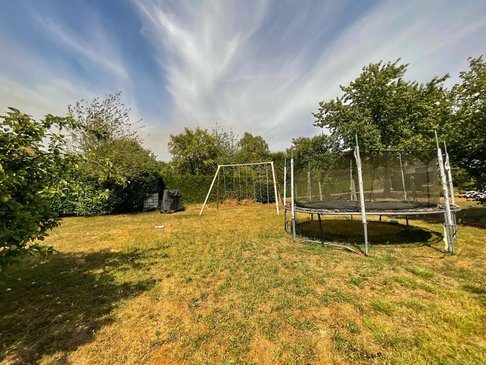 Maison familiale 5 chambres  Sous-sol total  Terrain 782 m