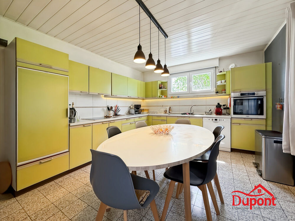 Ensemble Immobilier Unique à Aubrives : Habitation & Gîte à f