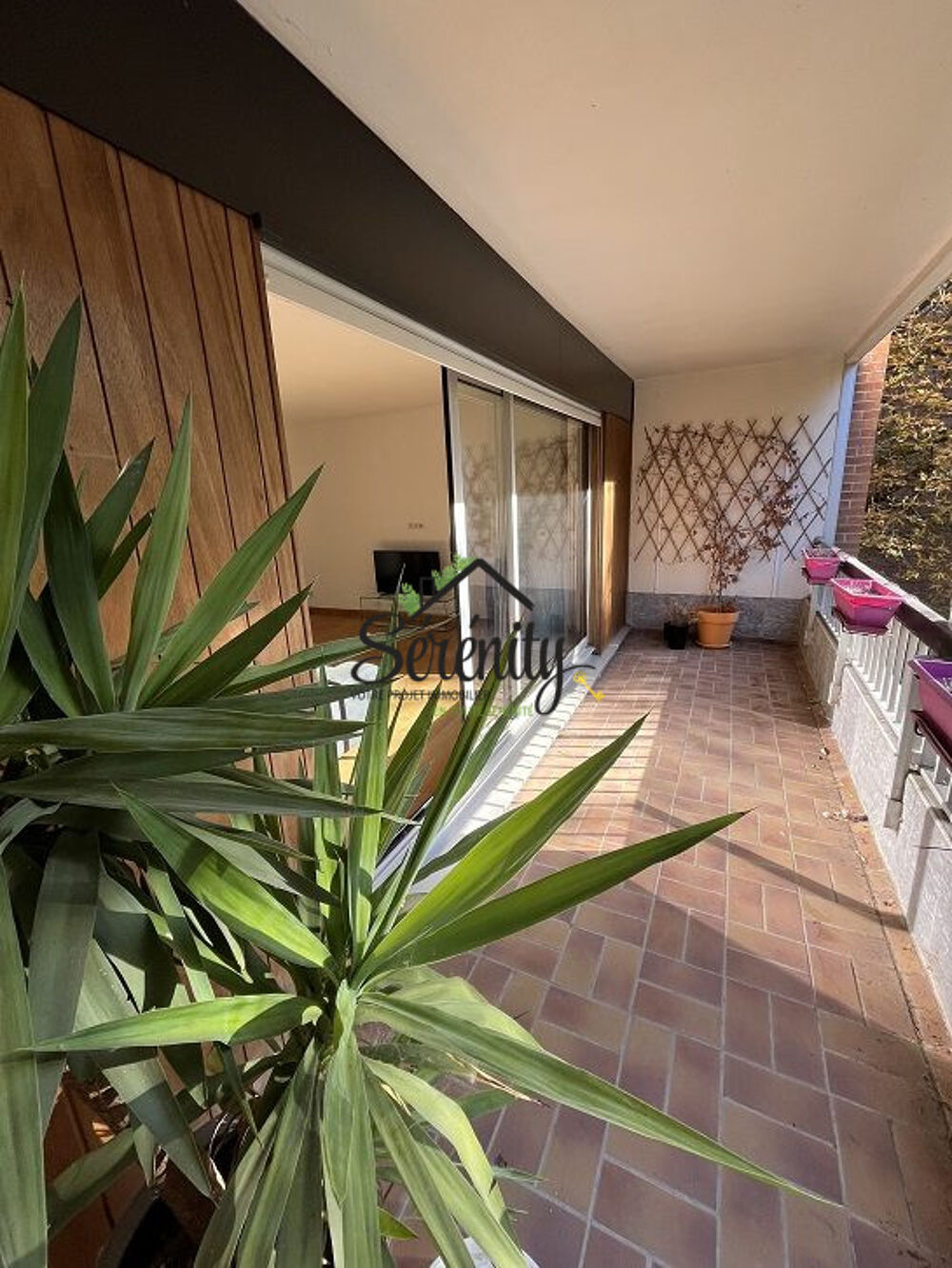 Appartement type 3, 2 chambres, balcons et parking.