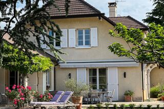  Maison  vendre 7 pices 240 m