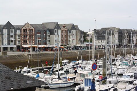 ARZON � Local commercial de 60 m&sup2; envitron 2724 56640 Arzon