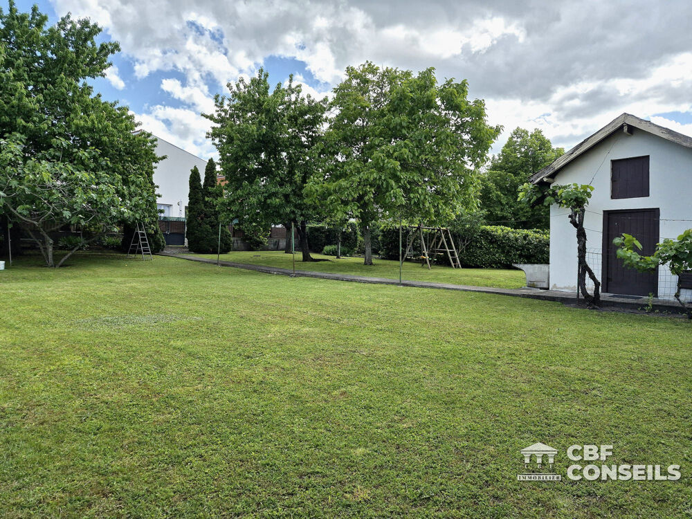 Ensemble immobillier: 2 maisons et grand terrain