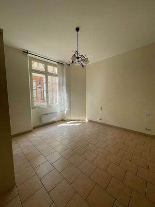  Appartement à louer 3 pièces 83 m²