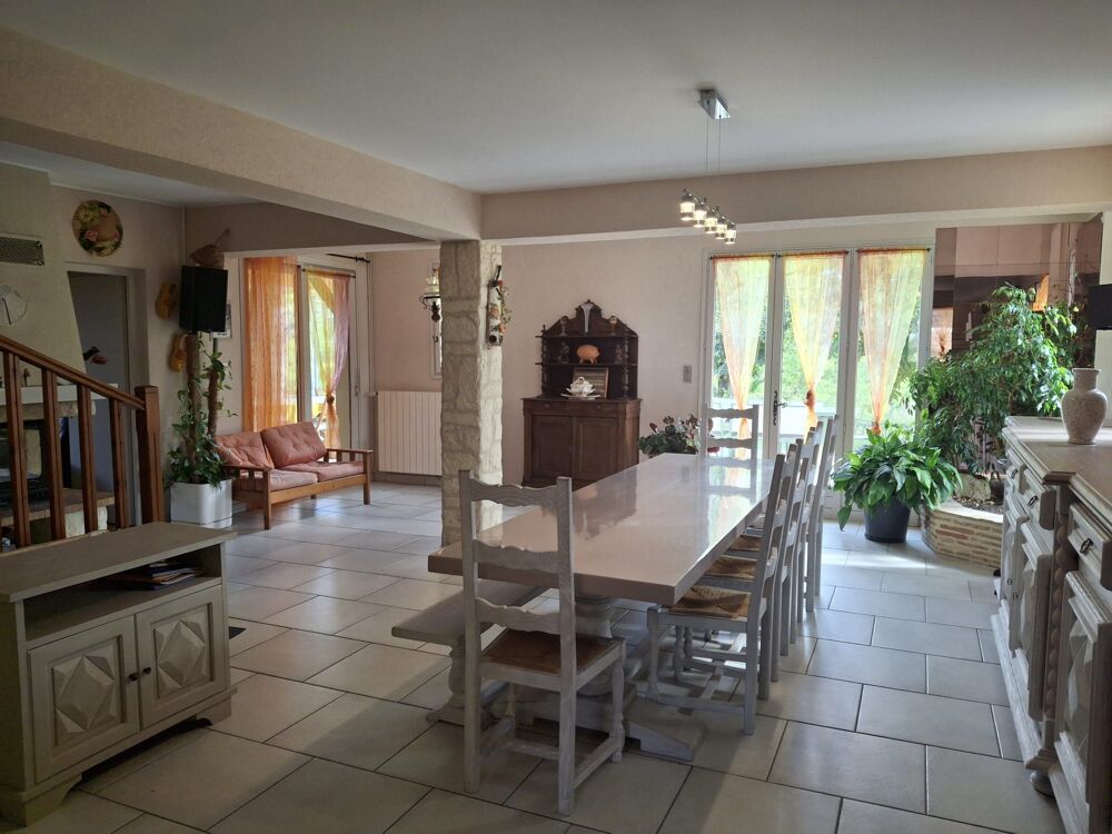 Vente Maison Maison 6 chambres avec piscine et dépendances Issigeac