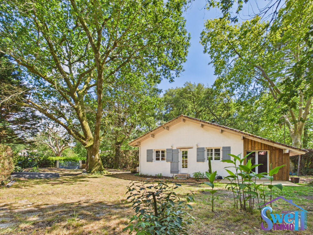 En campagne, maison traditionnelle T3 de 94m² au sol rénovée