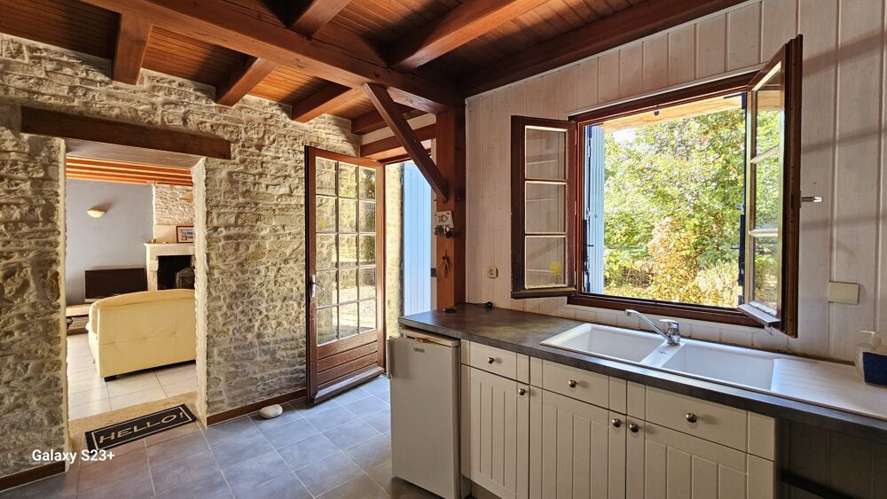 CHARMANTE MAISON EN PIERRE AU COEUR DU MARAIS POITEVIN