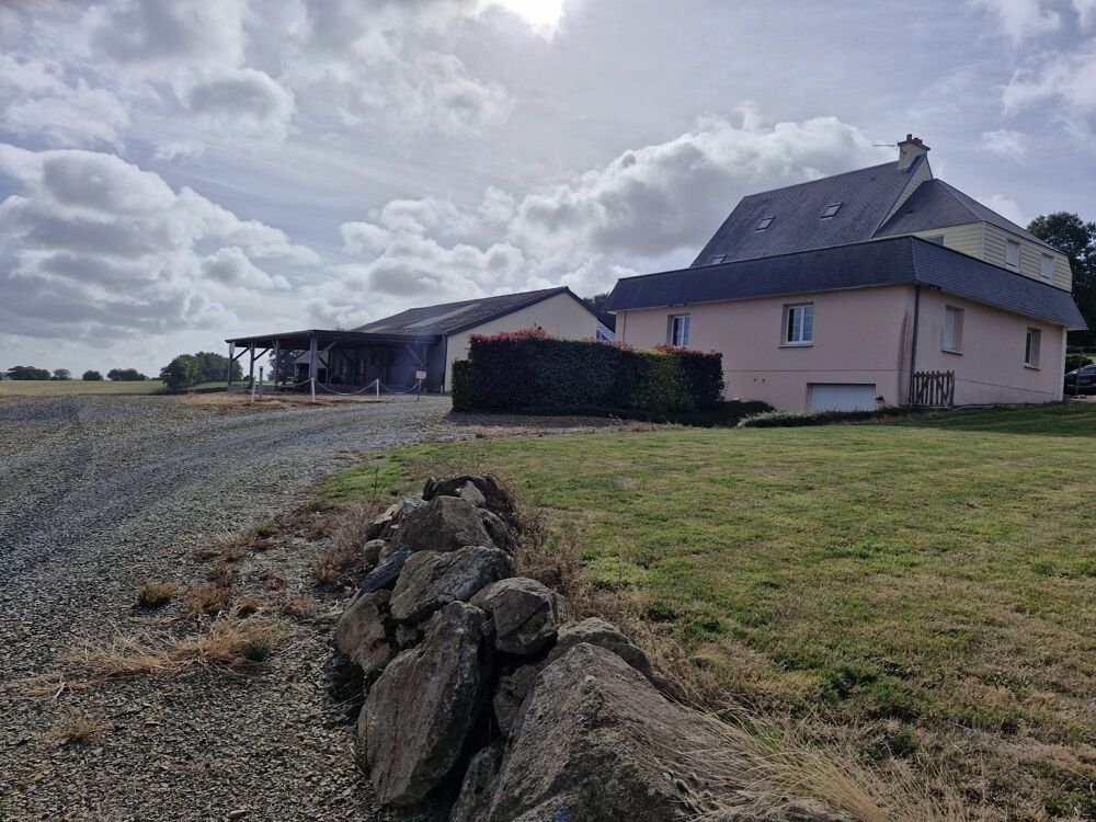 MAISON 8 PIECES AVEC GRAND BATIMENT