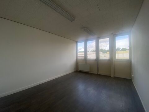   Bureaux en R+1 de 245 m² situé à LIMOGES ! 