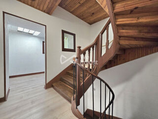  Immeuble � vendre 733 m�