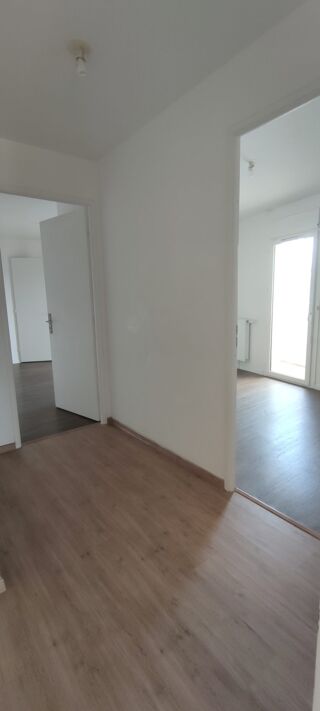  Appartement à louer 4 pièces 82 m²