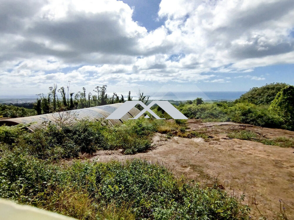 Vente Terrain Terrain agricole de 7 hectares avec bâtiments et vue panoramiqu Saint-benoît