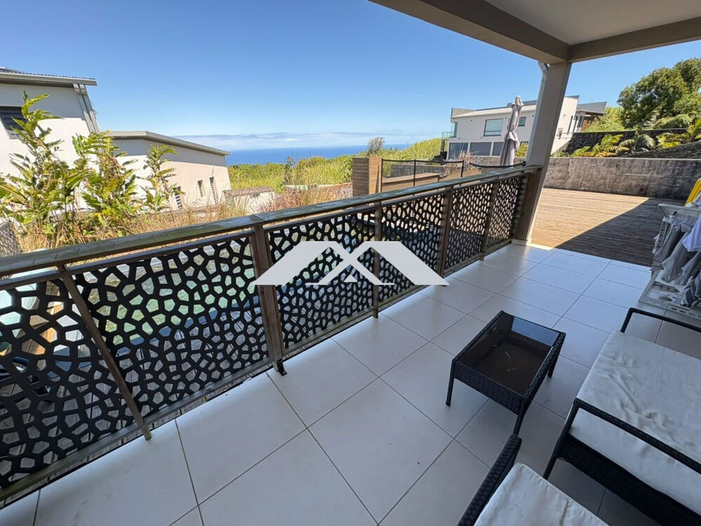 VILLA AVEC PISCINE ET VUE MER  SAINT-JOSEPH