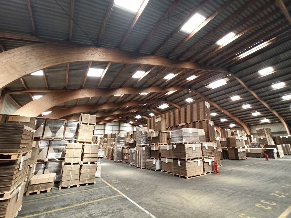   VENTE ENTREPÔT LOUÉ - Secteur St JUNIEN - 2.000m² environ 