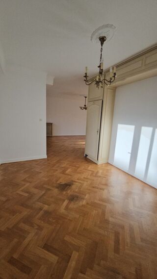  Appartement à louer 3 pièces 82 m²
