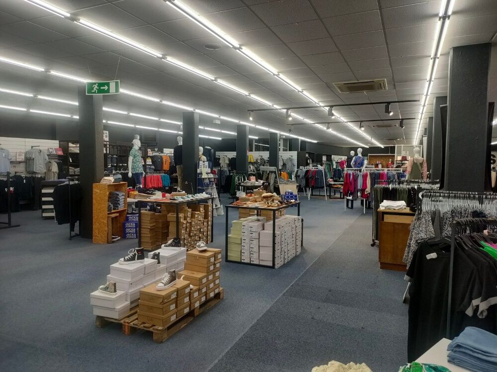   Vente d'un spacieux bâtiment commercial composé de 4 niveaux ! 