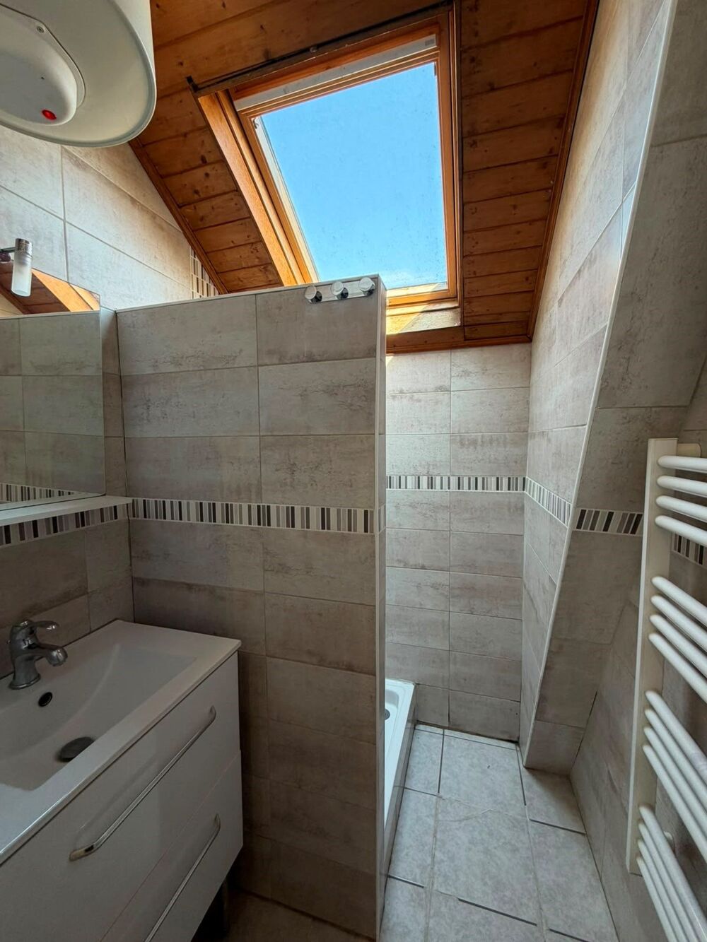 DANS MAISON