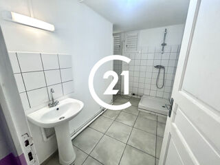  Appartement à louer 3 pièces 77 m²