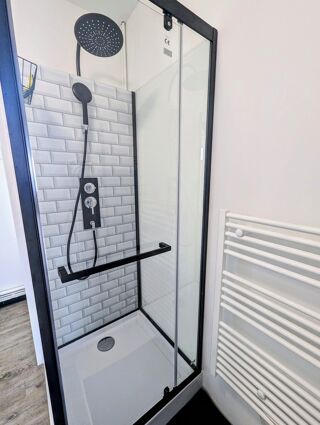  Appartement à louer 1 pièce 107 m²