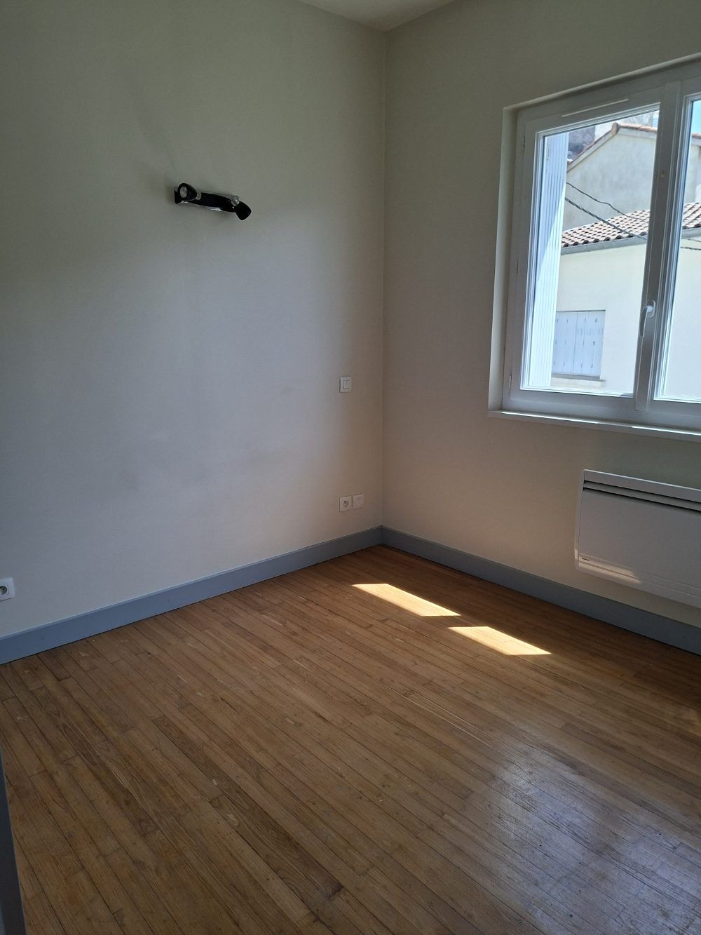 Location Appartement SAINT GAUDENS COQUET T2 CENTRE VILLE EN PARFAIT ETAT AVEC PARKIN Saint-gaudens