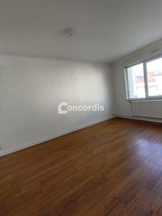  Appartement à louer 4 pièces 65 m²