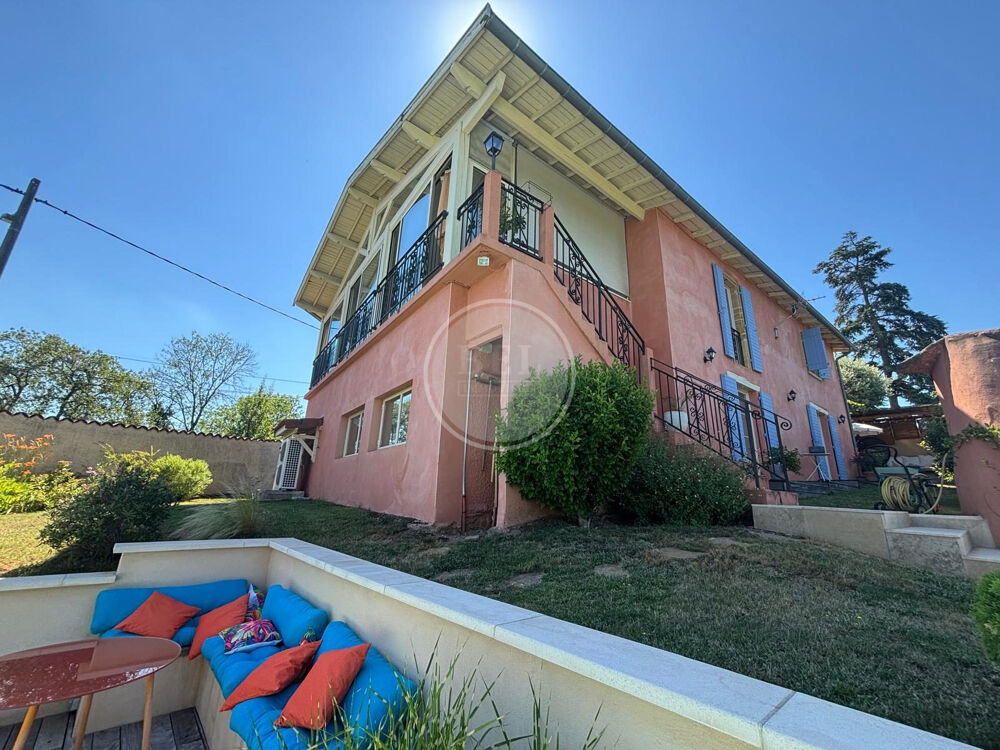 Maison de charme avec jardin et piscine