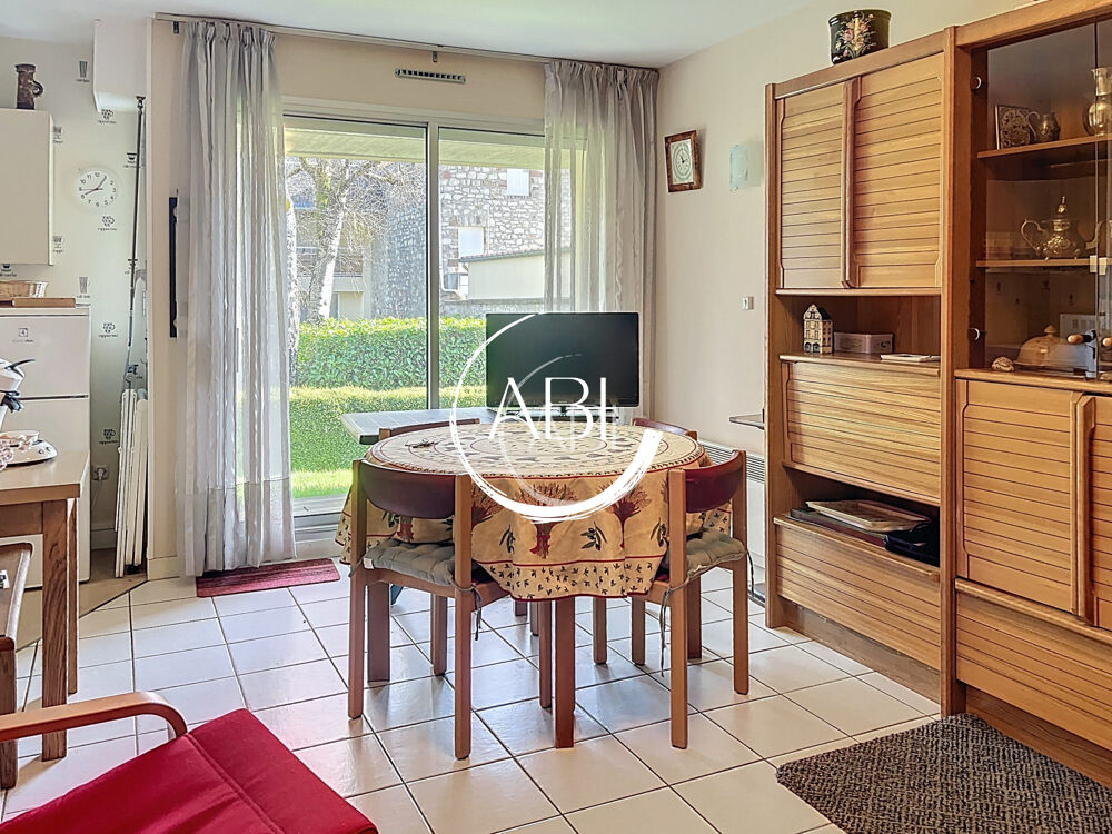 Appartement avec jardin privé  Rez-de-chaussée à deux pas