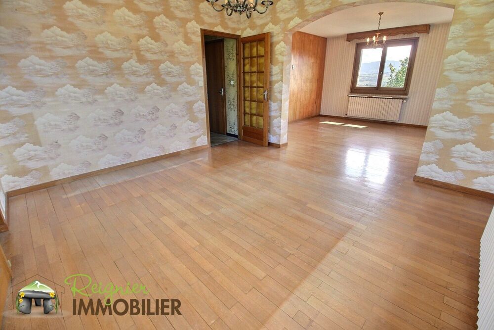 PERS-JUSSY  Maison traditionnelle avec fort potentiel sur ter