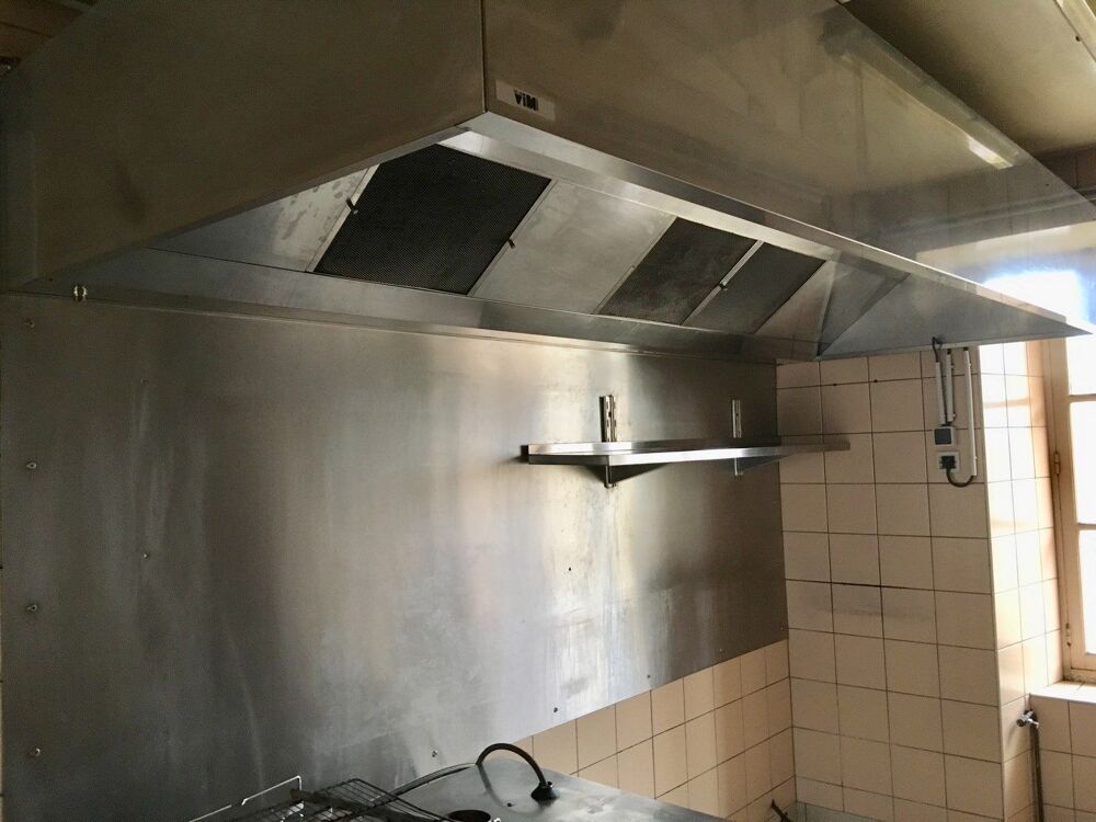  Bel Hôtel - Restaurant - Bar à vendre situé dans un grand bou 