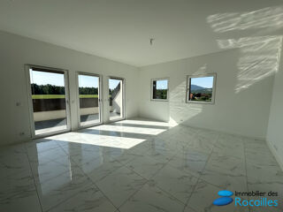  Appartement à louer 5 pièces 95 m²
