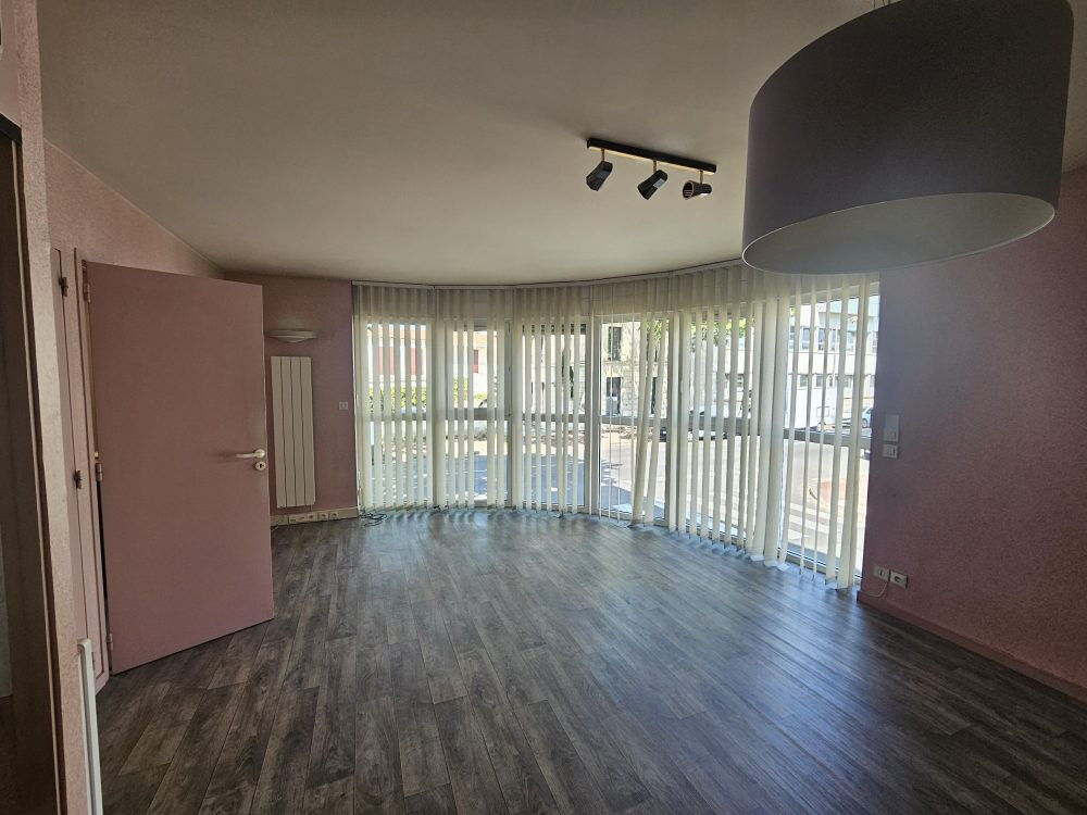   Local Professionnel 37 m², Saintes 17 Saintes