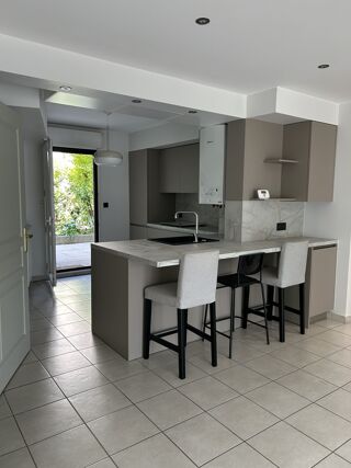  Appartement à louer 4 pièces 80 m²