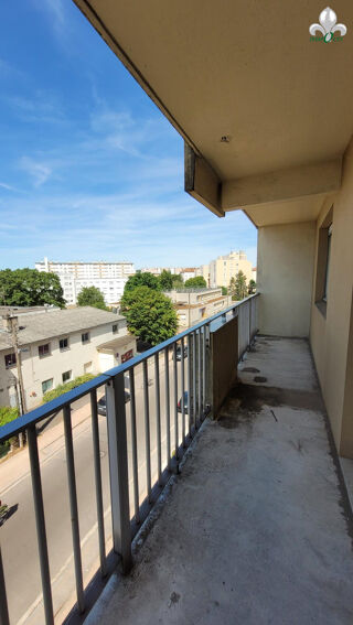  Appartement à louer 3 pièces 65 m²