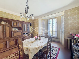 Vente Maison Villa de l'architecte Galinat avec vue et jardin. Volvic