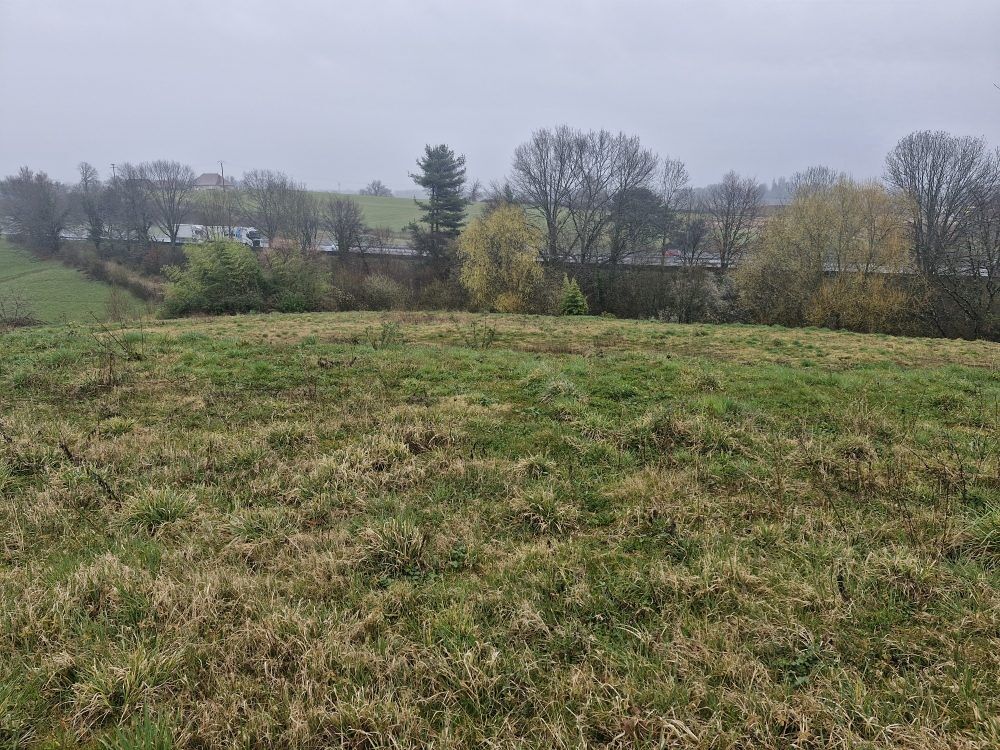   Terrain à bâtir à usage professionnel ! 