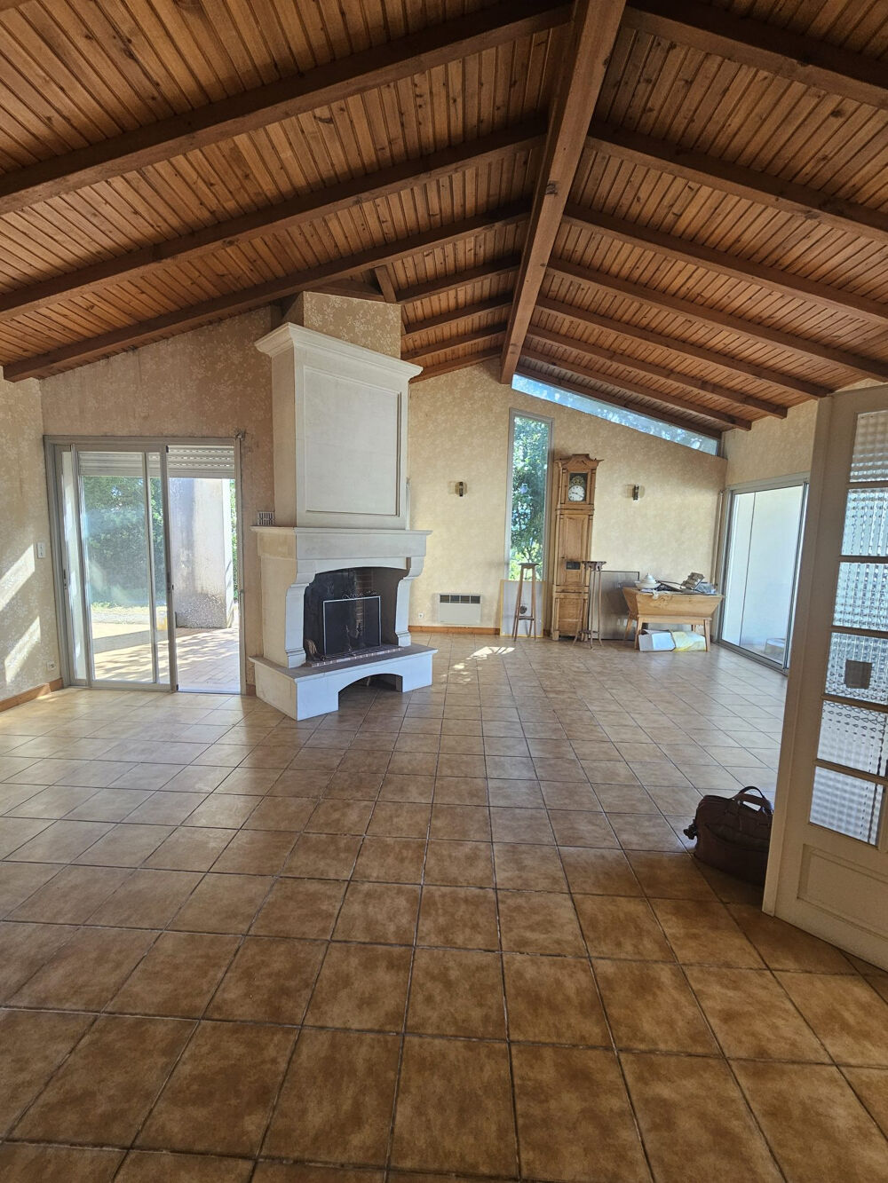 Vente Immeuble Vente de terrain avec bâti, axe commercial majeur, Saintes Saintes