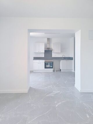  Appartement à louer 3 pièces 79 m²