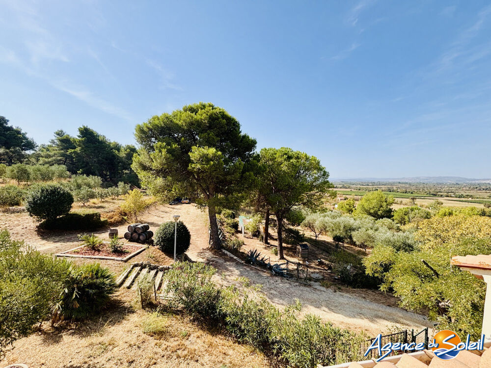 Demeure d'exception avec vue panoramique nichée dans la clape