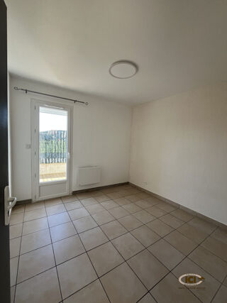  Appartement à louer 3 pièces 70 m² Scientrier