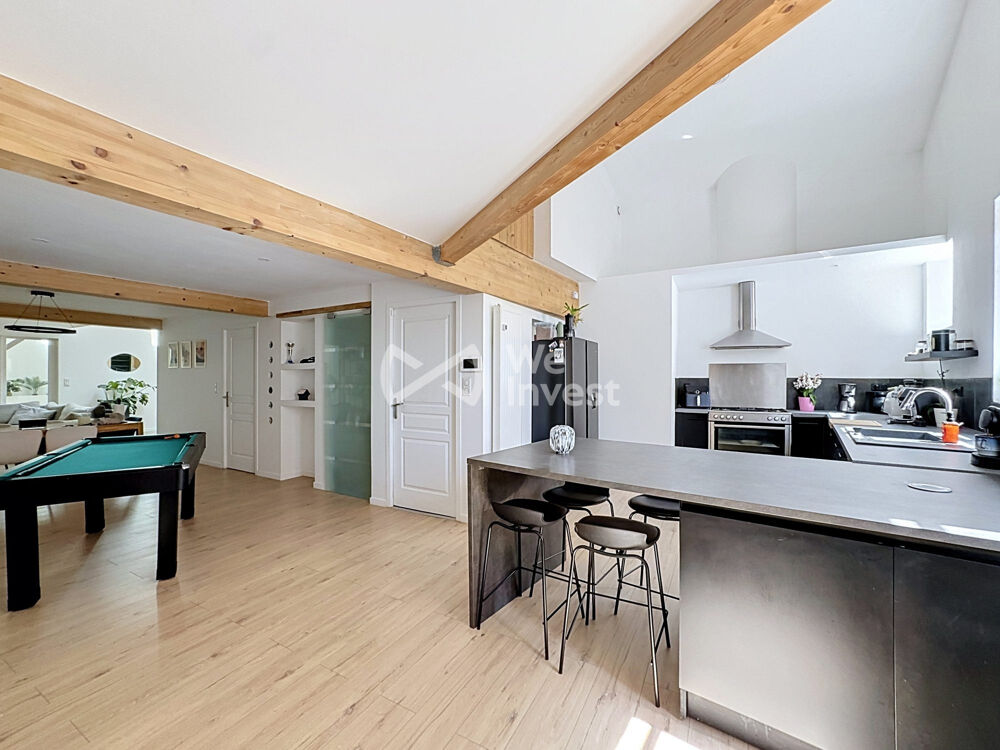 Maison de ville 'coup de coeur' de 180 m2 avec garage de 145 m2.