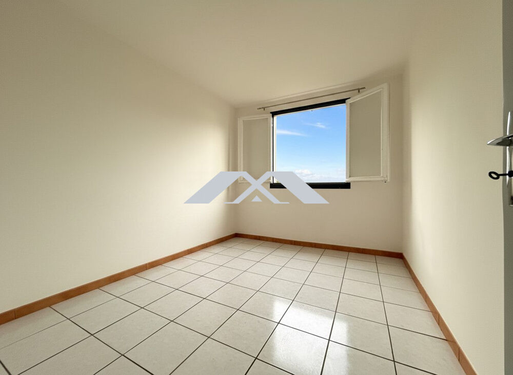 Superbe appartement F4 situé au tampon vendu libre