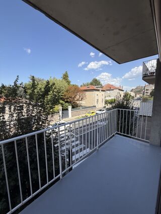  Appartement à louer 4 pièces 77 m²