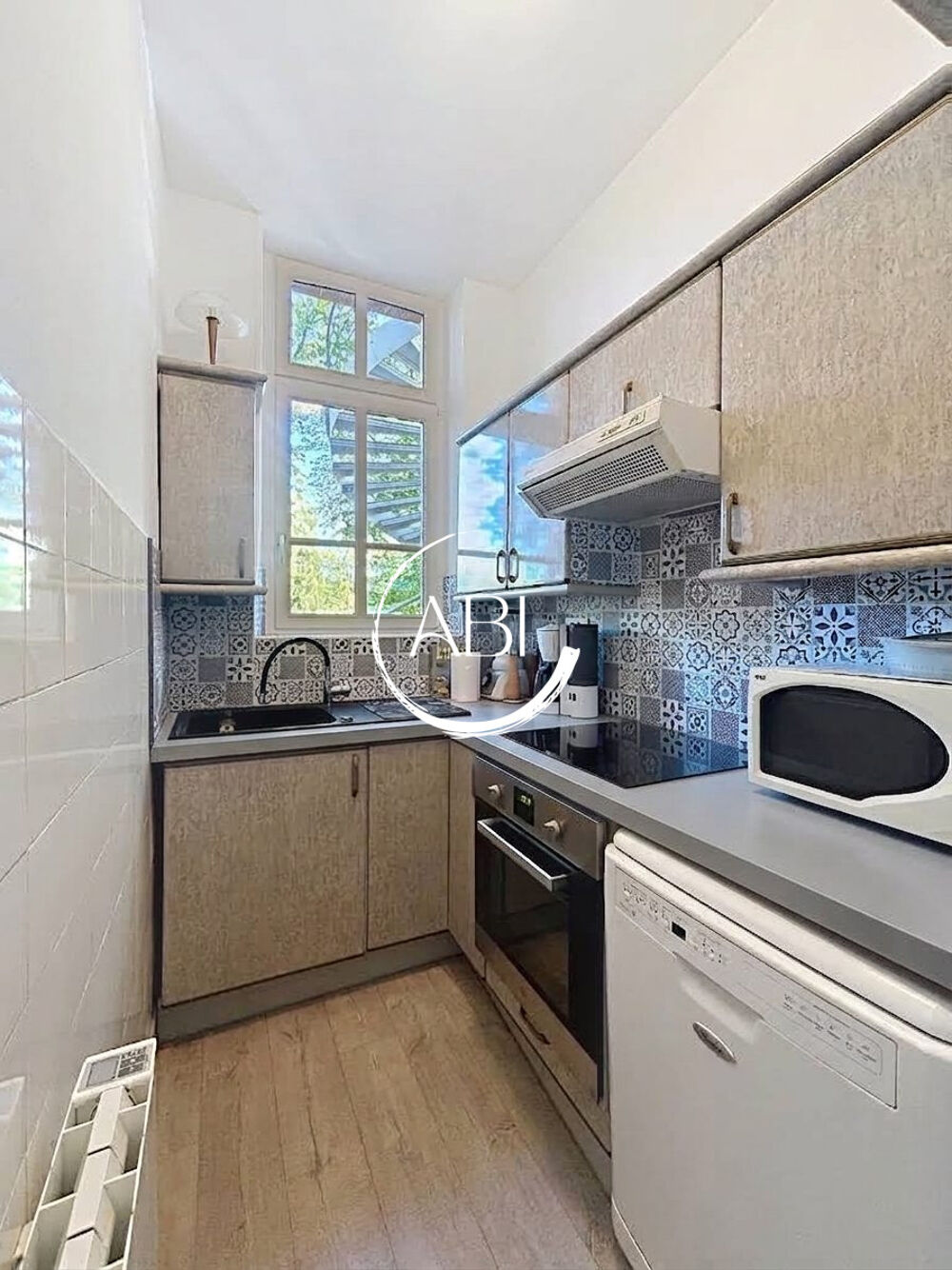Appartement TROIS PIECES + CHAMBRE au 5ème étage