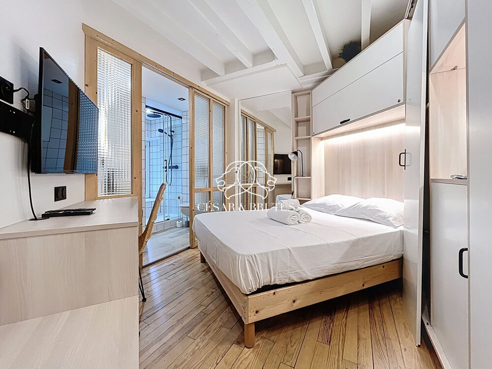 PUVIS DE CHAVANNE - CHAMBRE RENOVEE PAR ARCHITECTE