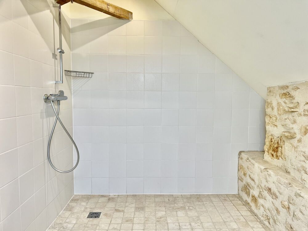 Propriété de charme avec piscine, dépendances et vaste terrai